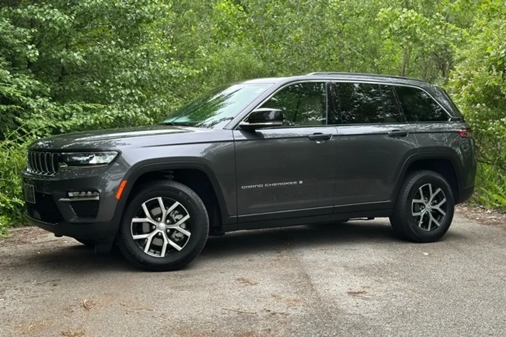 2024 Jeep Grand Cherokee Limited photo 1
