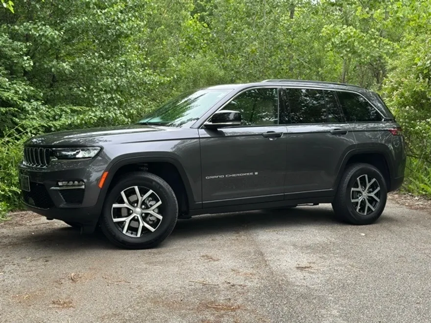 2024 Jeep Grand Cherokee Limited photo 1