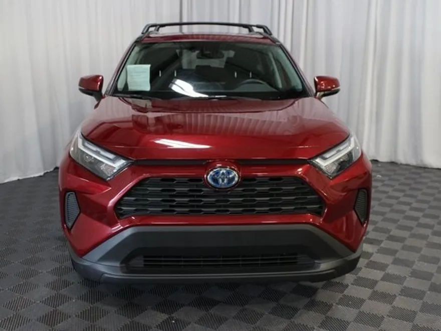 2024 Toyota RAV4 Hybrid XLE photo 1