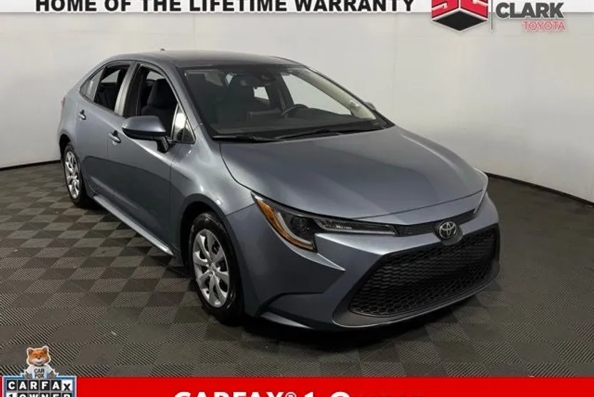 2022 Toyota Corolla LE photo 1