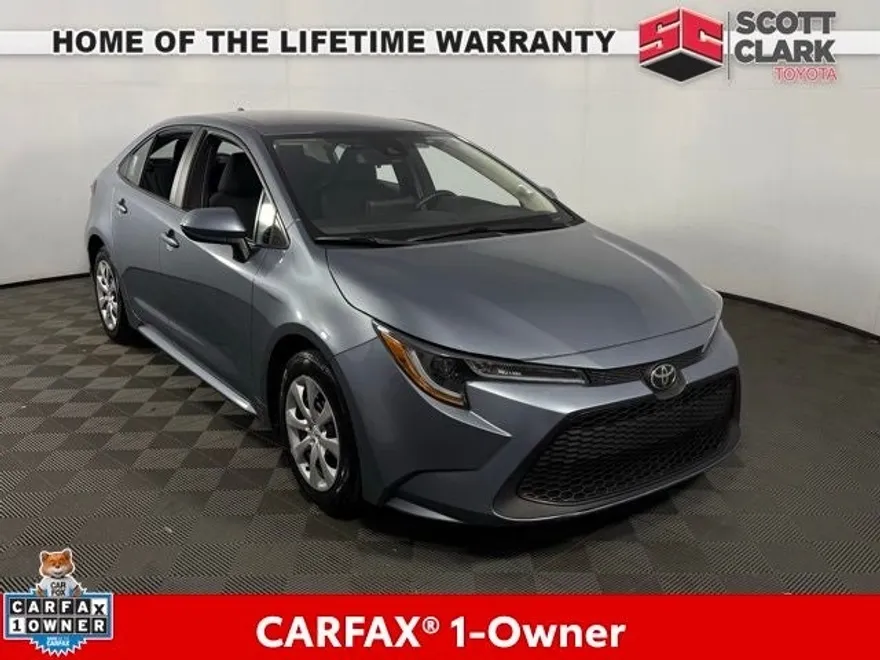 2022 Toyota Corolla LE photo 1