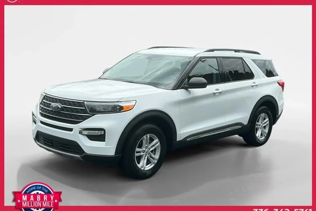 2023 Ford Explorer XLT photo 1