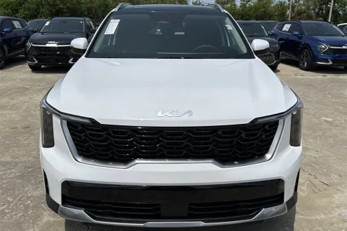 2025 Kia Sorento S photo 3