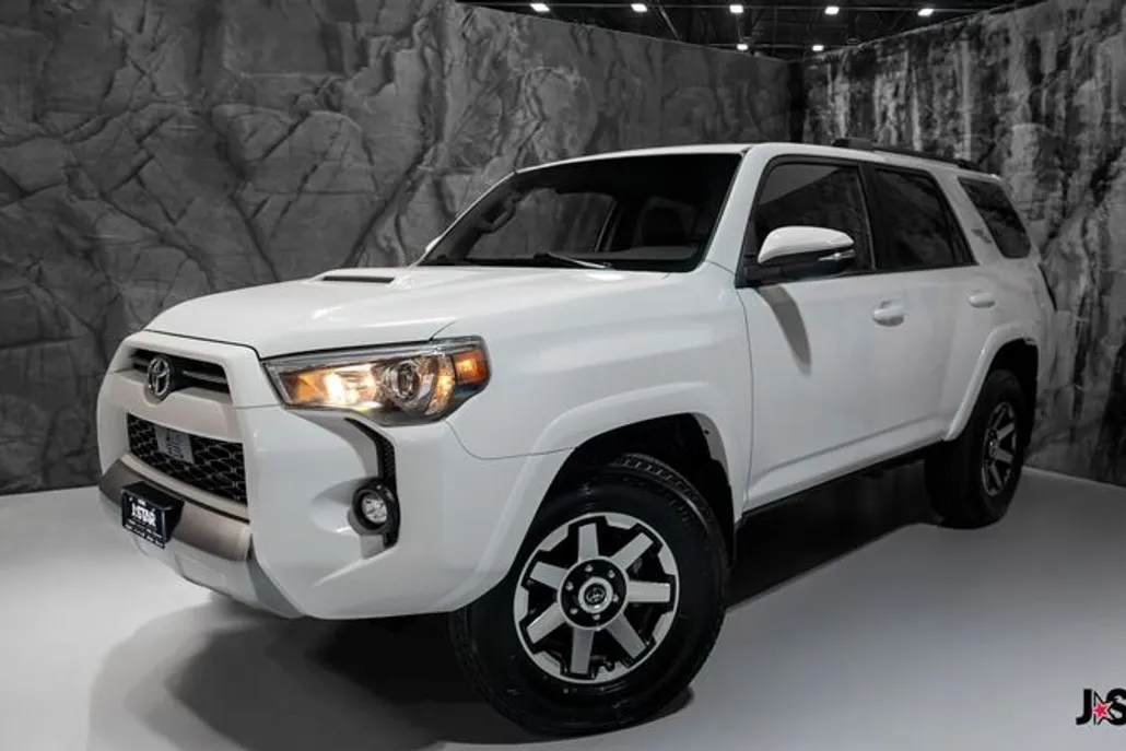 2024 Toyota 4Runner TRD Off-Road Premium photo 1