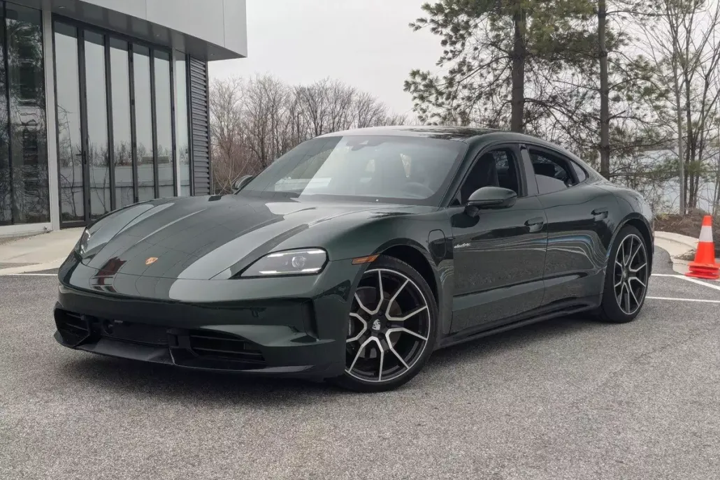 2025 Porsche Taycan photo 1