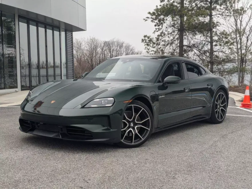 2025 Porsche Taycan photo 1
