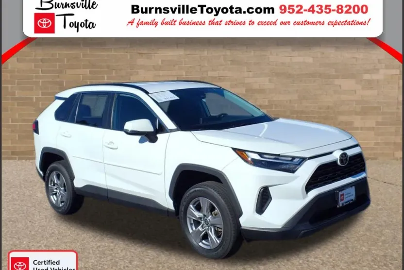 2022 Toyota RAV4 XLE photo 1