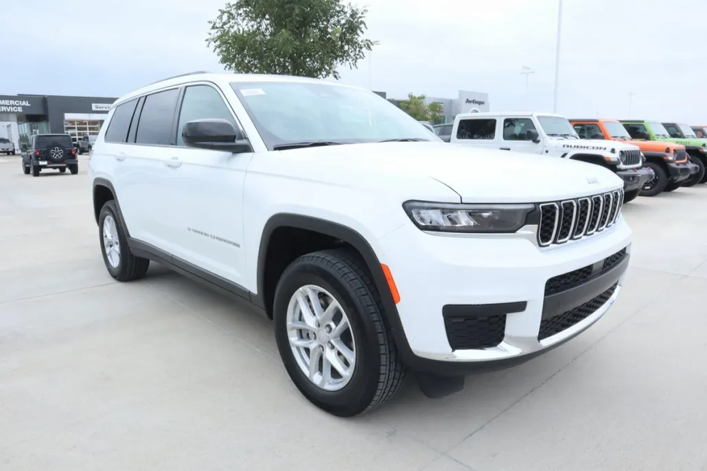 2025 Jeep Grand Cherokee Laredo photo 1