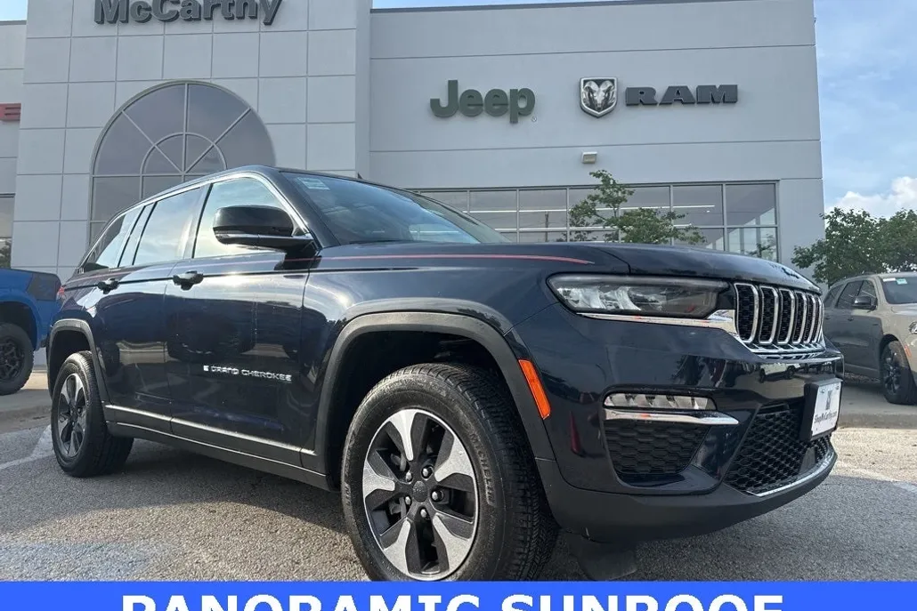 2024 Jeep Cherokee Limited 4xe photo 1
