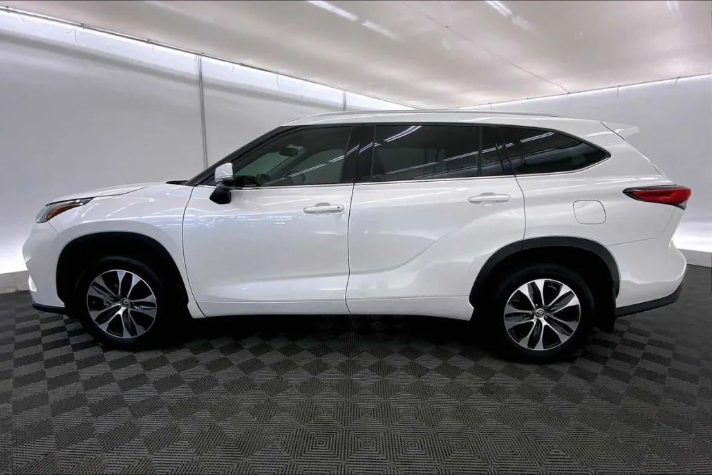 2021 Toyota Highlander Hybrid XLE photo 1