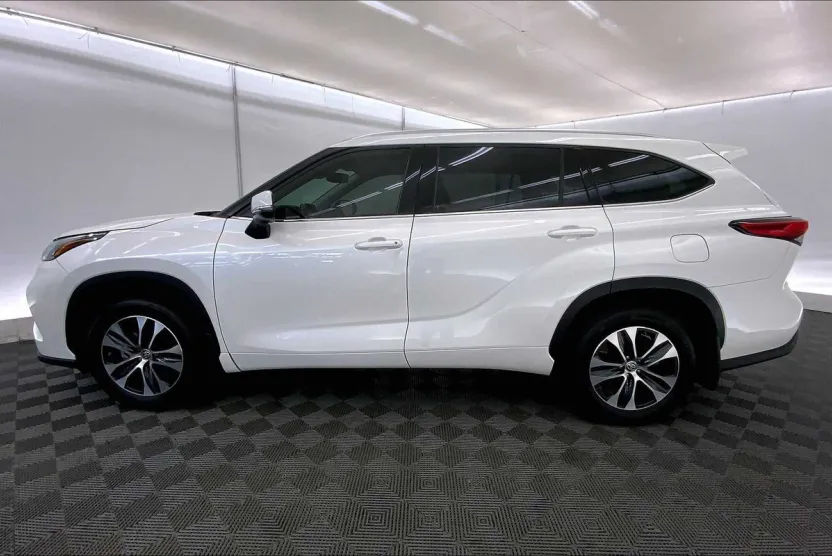2021 Toyota Highlander Hybrid XLE photo 1