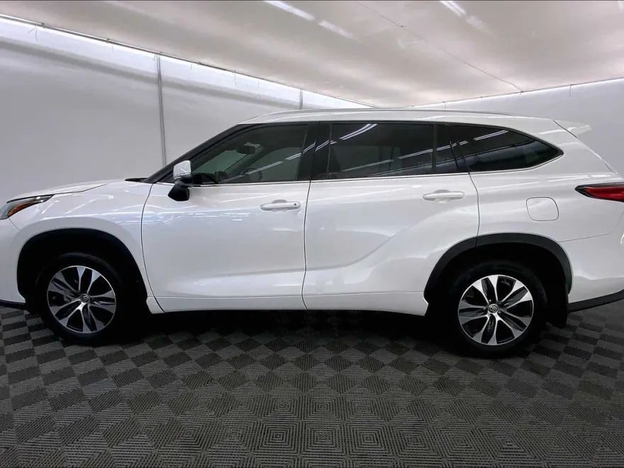 2021 Toyota Highlander Hybrid XLE photo 1