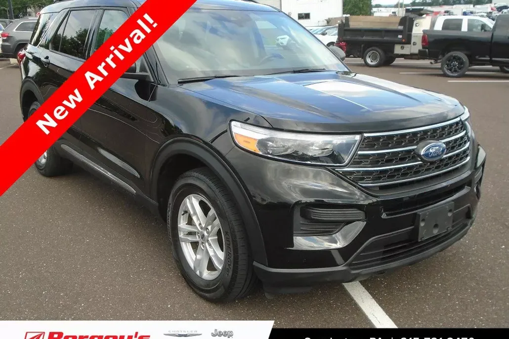 2022 Ford Explorer XLT photo 1