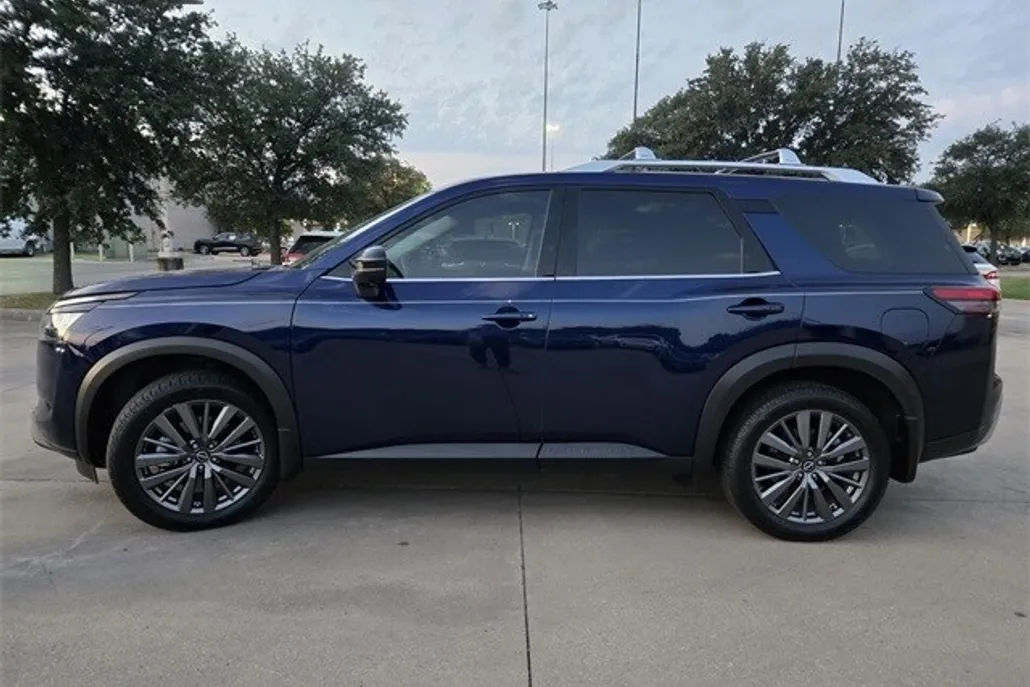 2024 Nissan Pathfinder SL photo 1