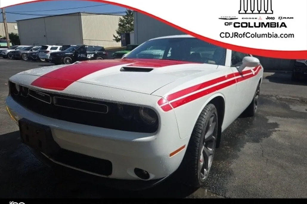 2019 Dodge Challenger SXT photo 1