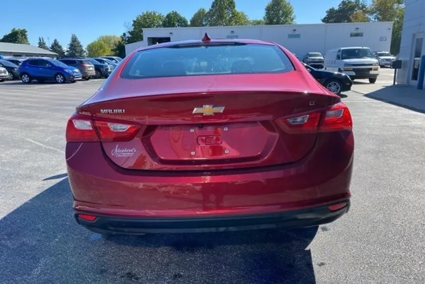 2024 Chevrolet Malibu 1LT photo 1