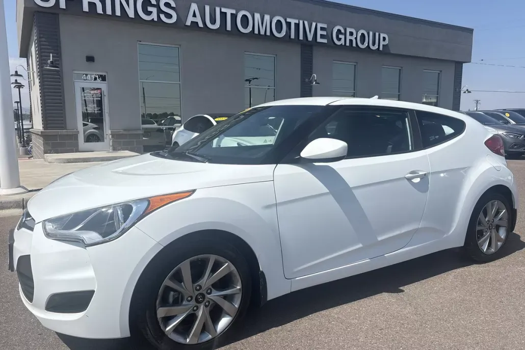 2016 Hyundai Veloster Base photo 1
