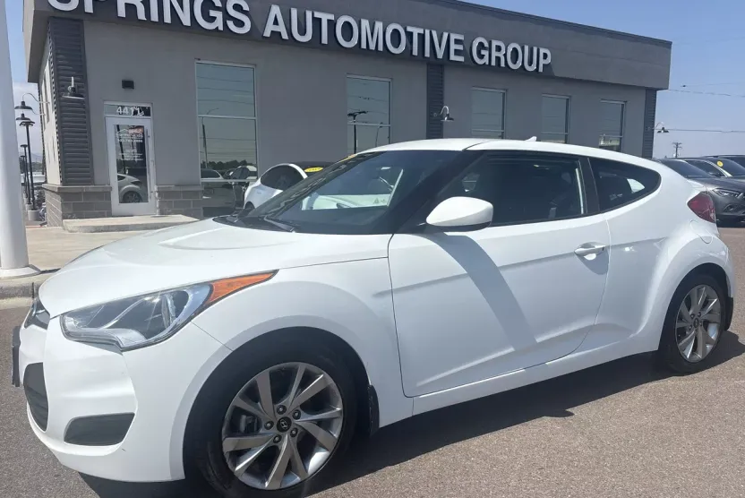 2016 Hyundai Veloster Base photo 1