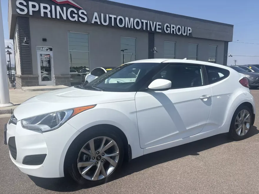 2016 Hyundai Veloster Base photo 1