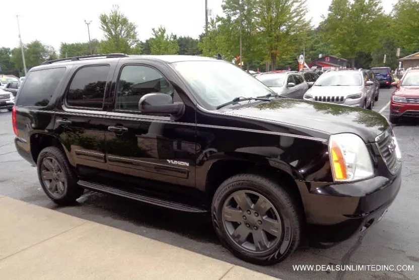 2013 Gmc Yukon SLE photo 1