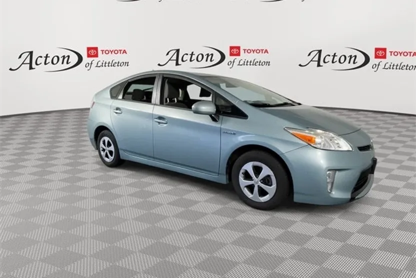 2015 Toyota Prius Two photo 1