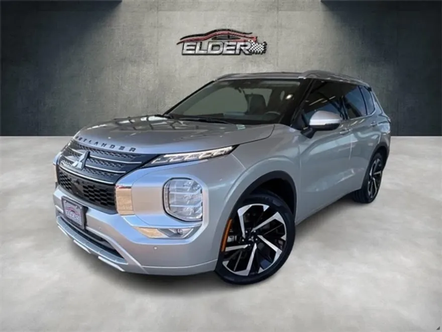 2024 Mitsubishi Outlander SEL photo 1