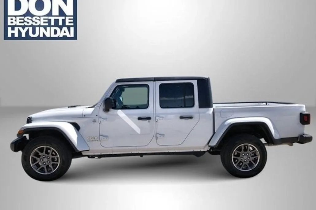 2023 Jeep Gladiator Overland photo 1