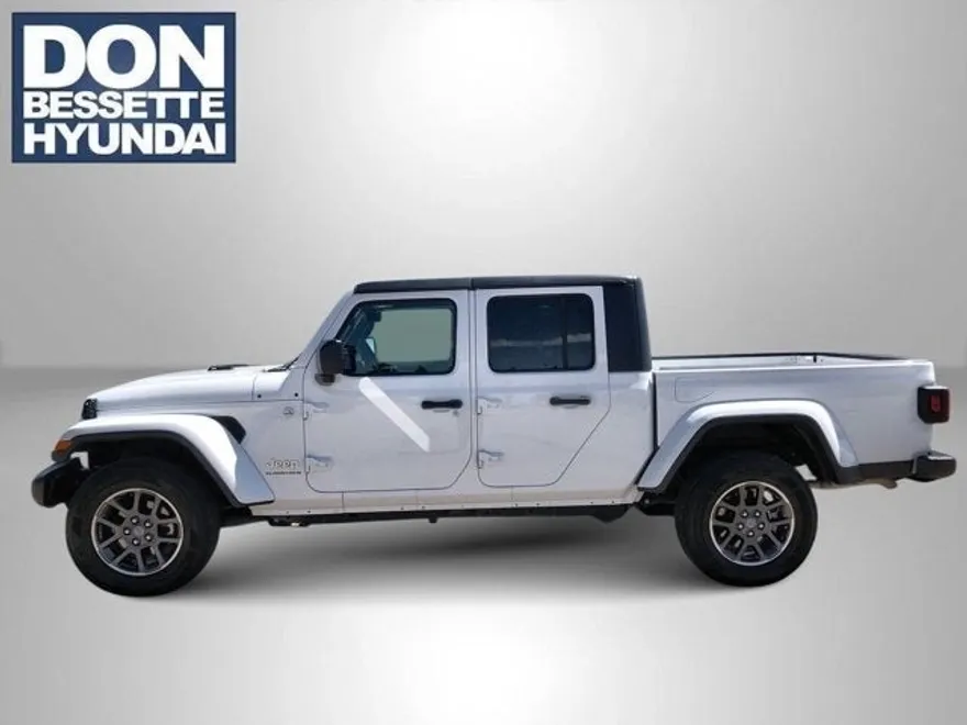 2023 Jeep Gladiator Overland photo 1