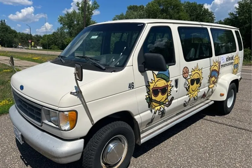 1992 Ford E-350 XL photo 1