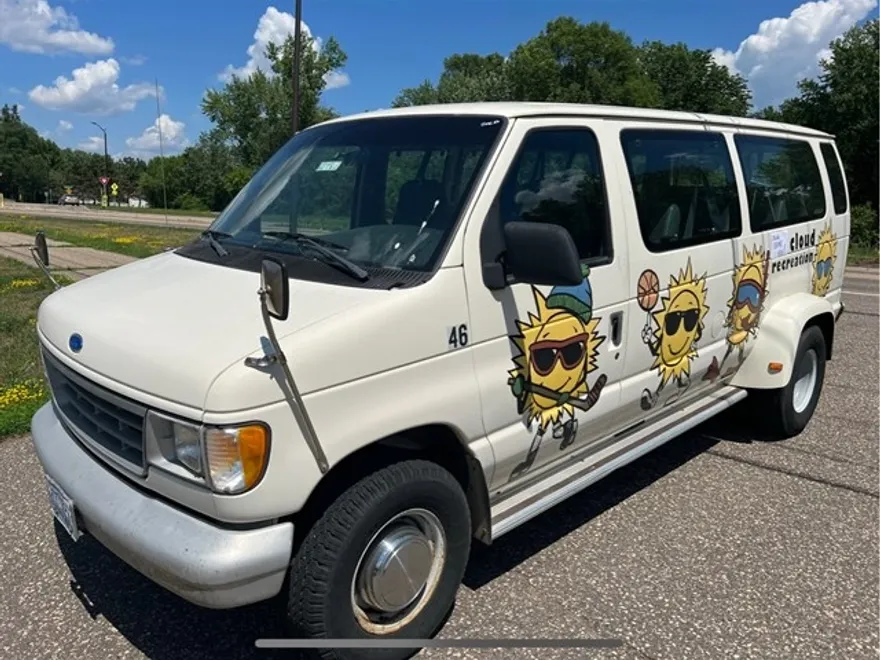 1992 Ford E-350 XL photo 1
