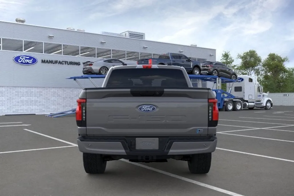 2025 Ford F-150 Lightning XLT photo 1
