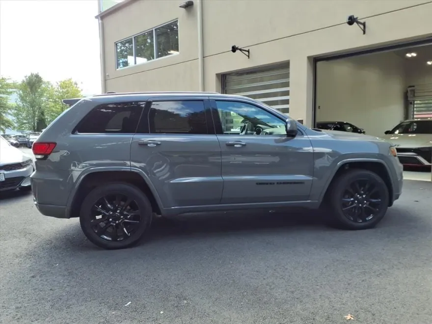 2020 Jeep Grand Cherokee Laredo photo 1