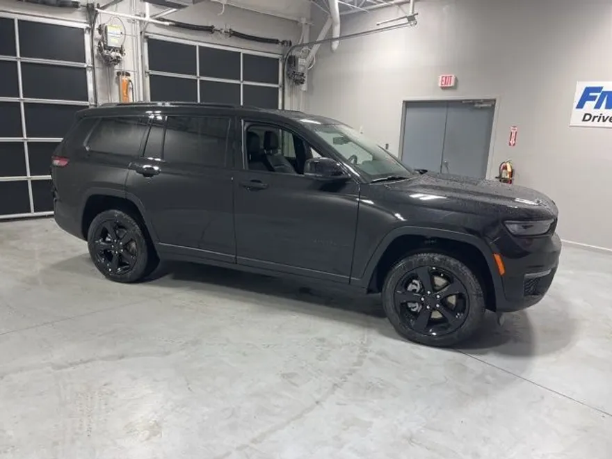 2025 Jeep Grand Cherokee Limited photo 1