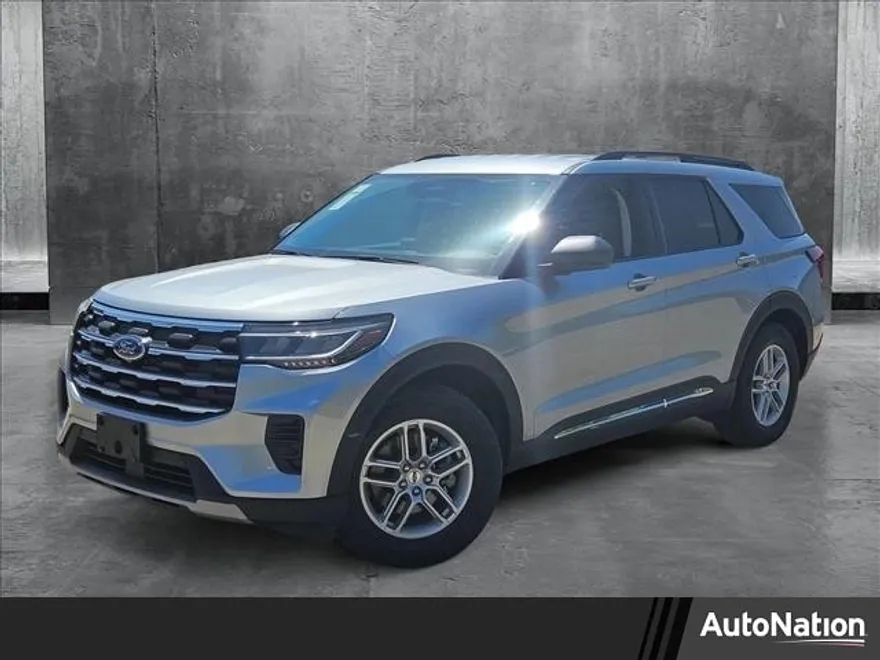 2025 Ford Explorer photo 1