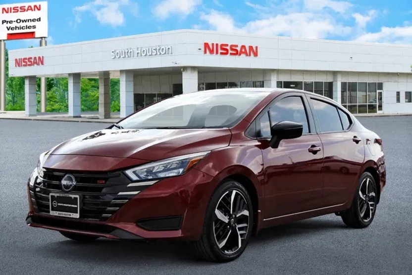 2024 Nissan Versa 1.6 SR photo 1