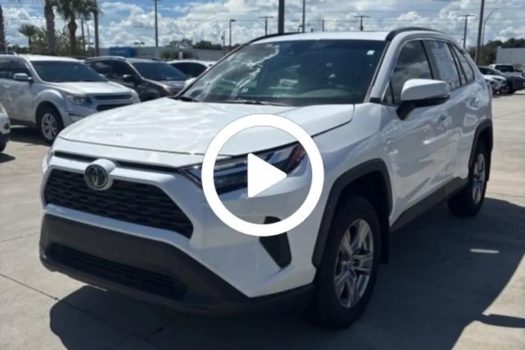 2024 Toyota RAV4 XLE photo 1