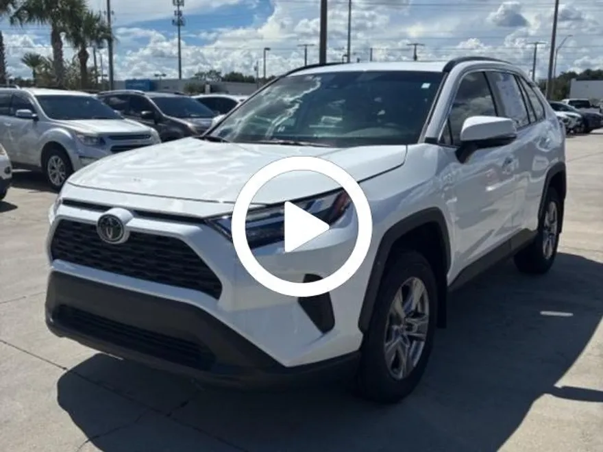 2024 Toyota RAV4 XLE photo 1