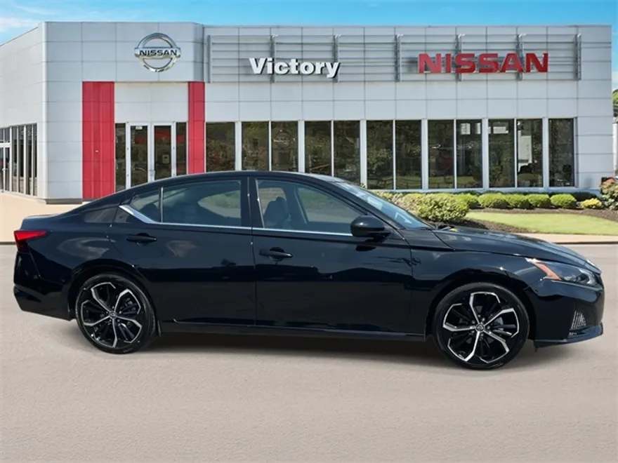 2023 Nissan Altima 2.5 SR photo 1