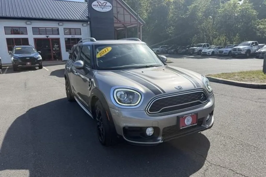 2017 Mini Cooper S ALL4 photo 1