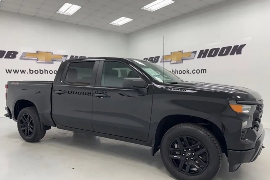 2023 Chevrolet Silverado 1500 Custom photo 1