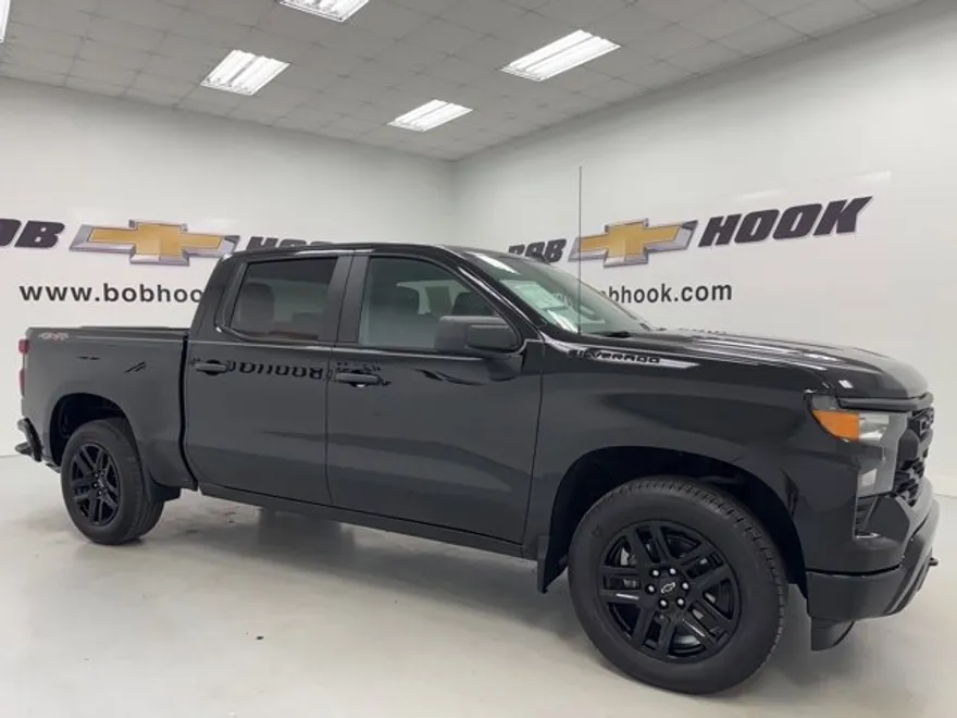 2023 Chevrolet Silverado 1500 Custom photo 1