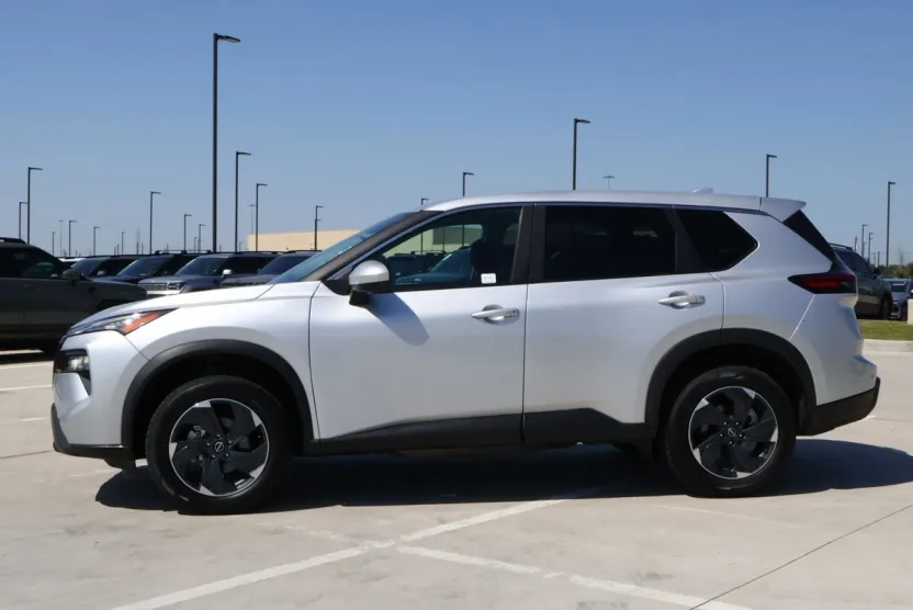 2024 Nissan Rogue SV photo 1