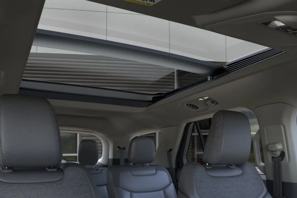 2025 Ford Explorer photo 1