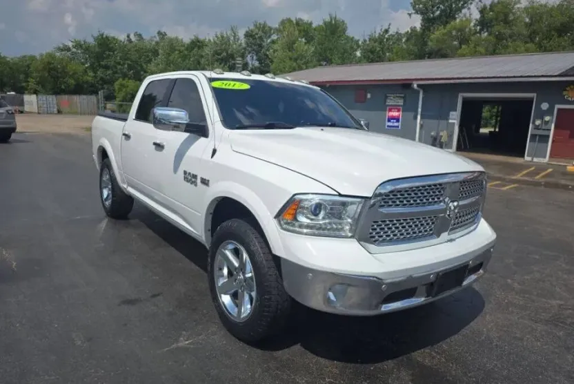 2017 Ram 1500 Laramie photo 1