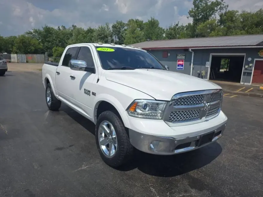 2017 Ram 1500 Laramie photo 1