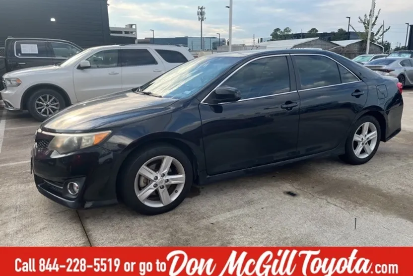 2013 Toyota Camry SE photo 1
