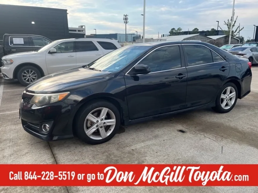 2013 Toyota Camry SE photo 1