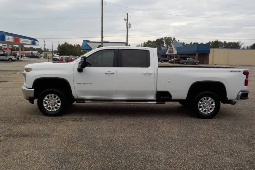 2020 Chevrolet Silverado 2500HD LT photo 1