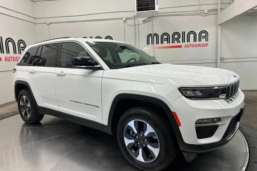 2024 Jeep Cherokee Limited 4xe photo 1