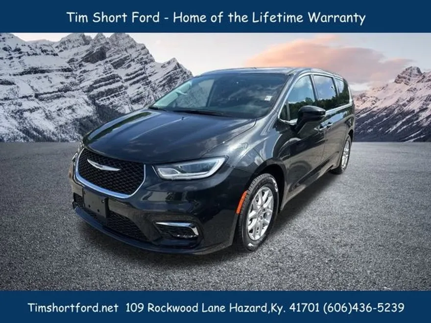 2023 Chrysler Pacifica Touring L photo 1